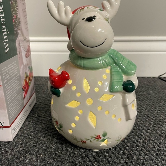 Pfaltzgraff Winterberry LED Reindeer - Picture 3 of 4